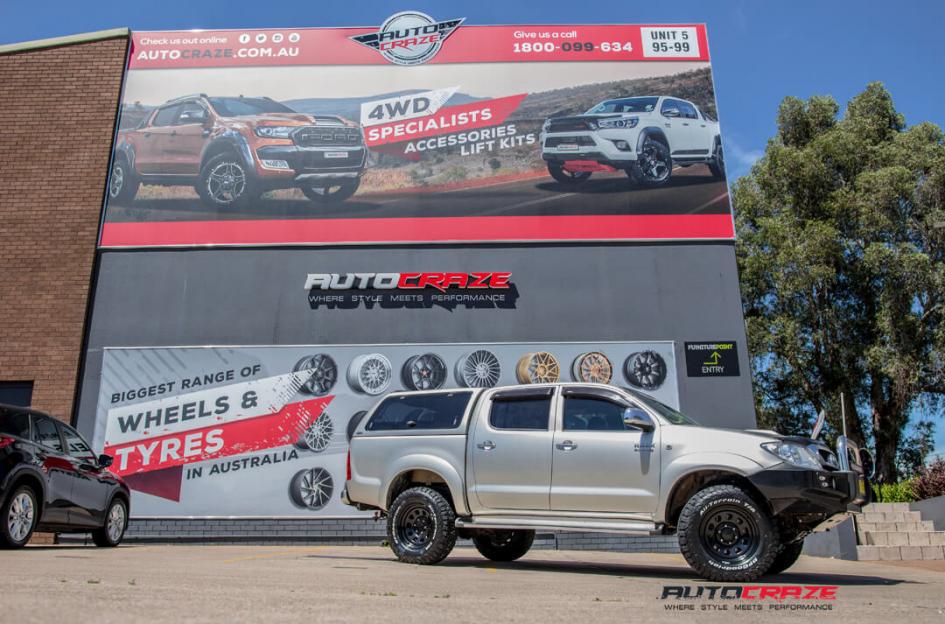 TOYOTA HILUX N70 4WD D HOLE BLACK